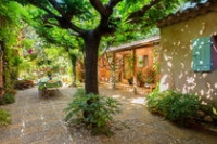 Grand Gîte - Le Patio depuis la pièce de vie - Poterie de Pierroux